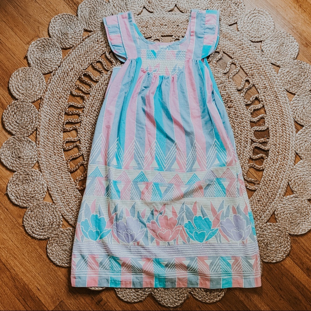 Vintage Beautiful Geometric Floral Sleep Gown